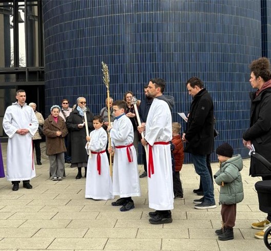 Križni put za obitelji na Cvjetnicu održan u Župi sv. Ivana apostola i evanđelista u Utrini